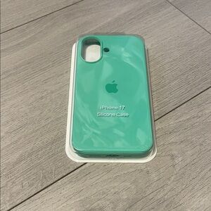 Apple Silicone iPhone 17 Case in Mint Teal